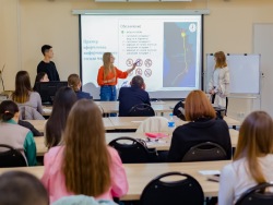 FEFU students present environmental trail projects for Primorsky Aquarium